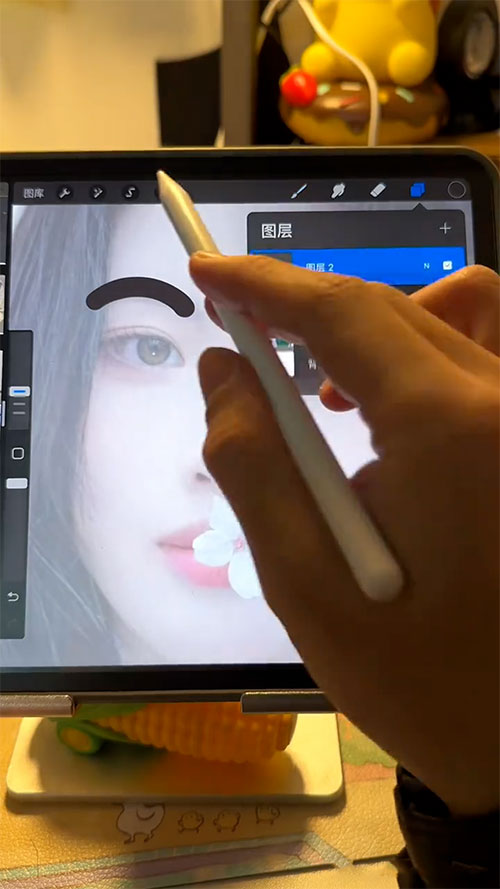 8db940ae490594f51c10cc98813a55a5_20240725030025-66a1bfc97f06e.jpg 低成本高利润:手绘情侣头像,单日收入200